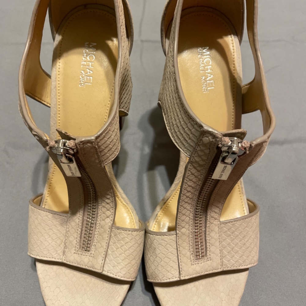Micheal Kors Heel - Picture 3 of 3